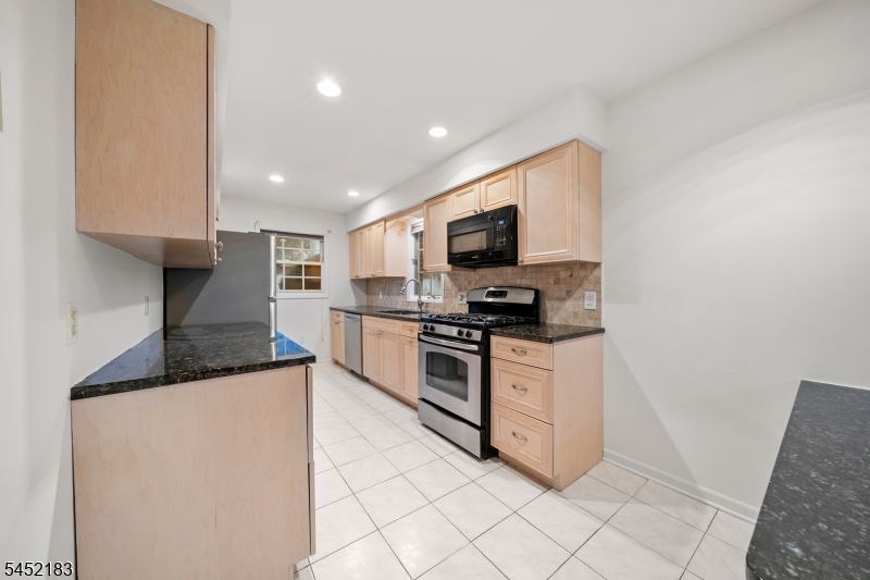 8 Beacon Hill Commons 8 Property Photo 8