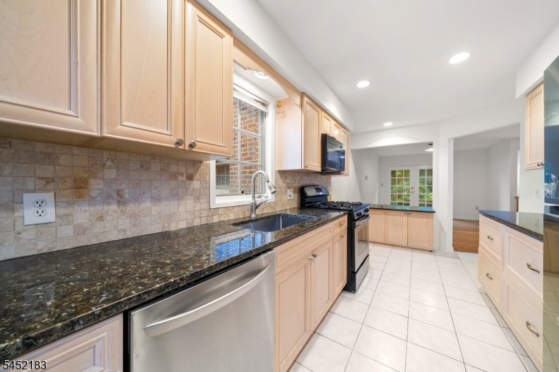 8 Beacon Hill Commons 8 Property Photo 10