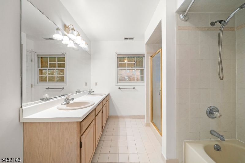 8 Beacon Hill Commons 8 Property Photo 14