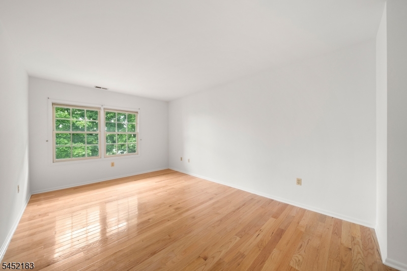8 Beacon Hill Commons 8 Property Photo 19