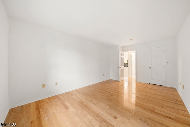 8 Beacon Hill Commons 8 Property Photo 20