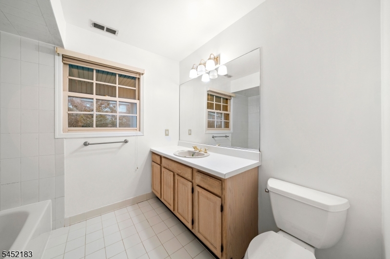 8 Beacon Hill Commons 8 Property Photo 21