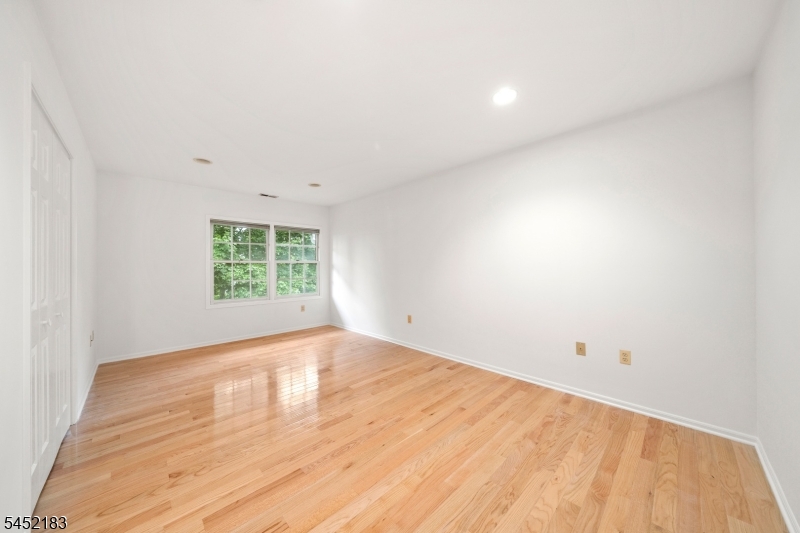 8 Beacon Hill Commons 8 Property Photo 22