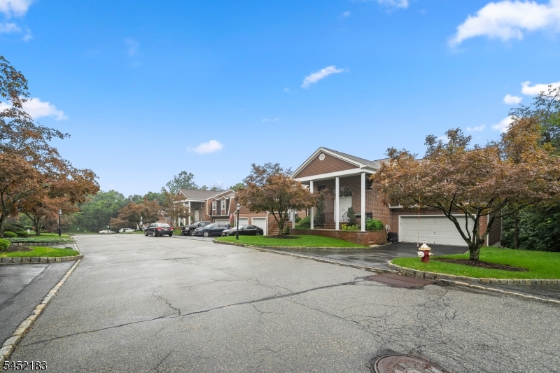 8 Beacon Hill Commons 8 Property Photo 29