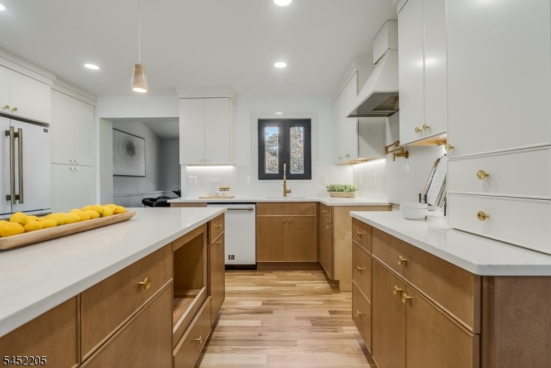 17 Berdan Ave Property Photo 8