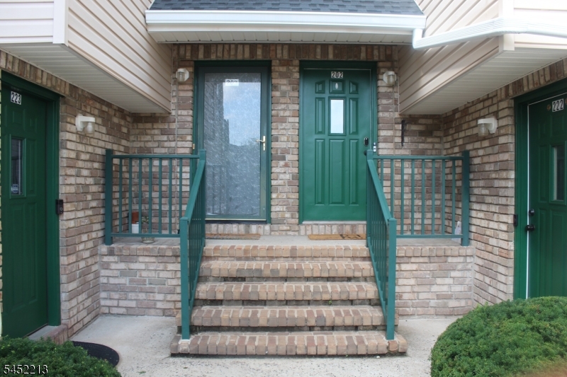 202 Rip Van Dam Ct Property Photo 1