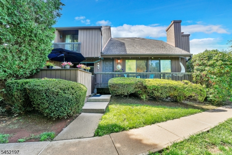 183 Kingsberry Dr Property Photo 1