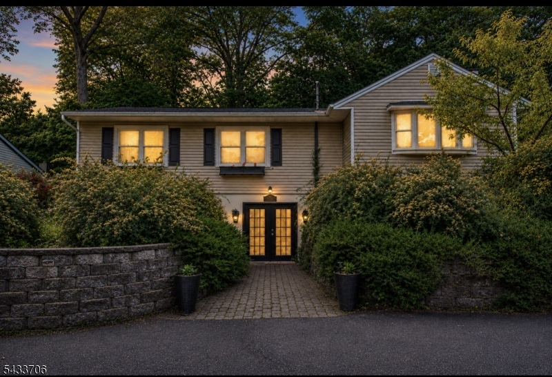 9 Albert St Property Photo 3