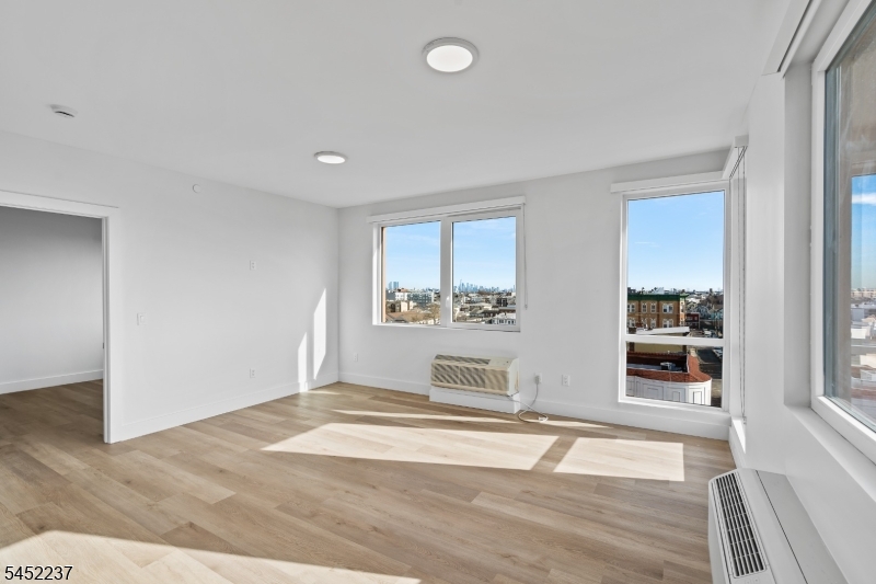 39 Madison St 503 Property Photo 15