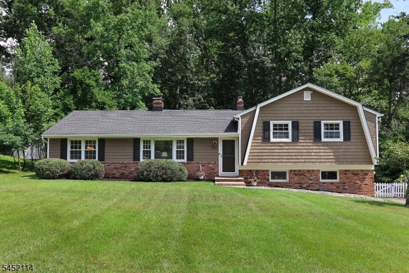 10 Holly Dr Property Photo 1
