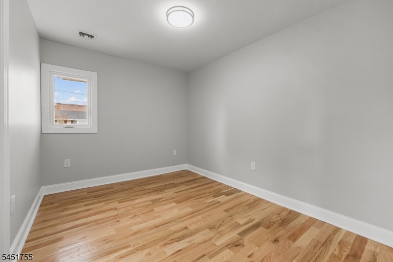 1221 Charter St Property Photo 19