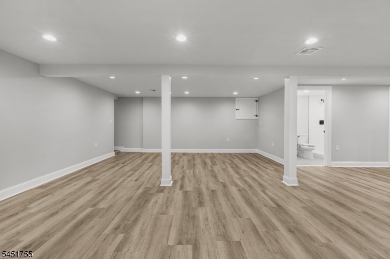1221 Charter St Property Photo 28
