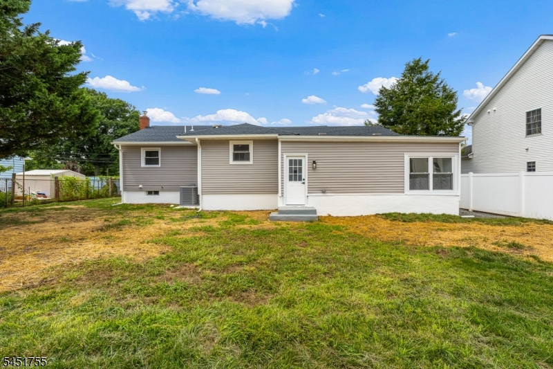 1221 Charter St Property Photo 32