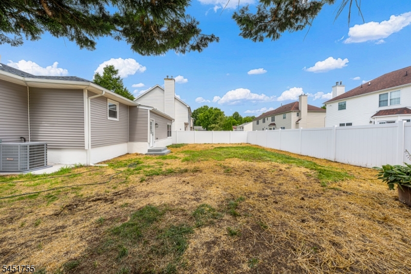 1221 Charter St Property Photo 34