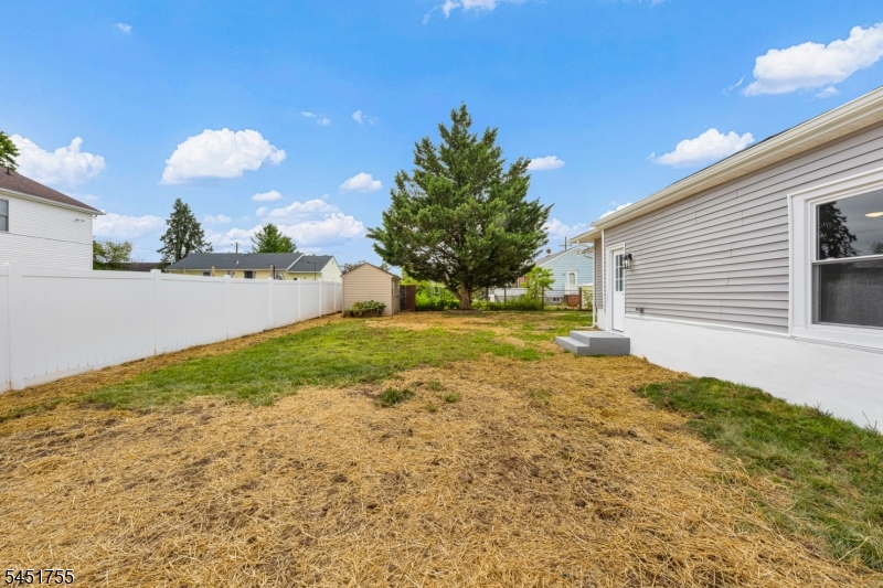 1221 Charter St Property Photo 35