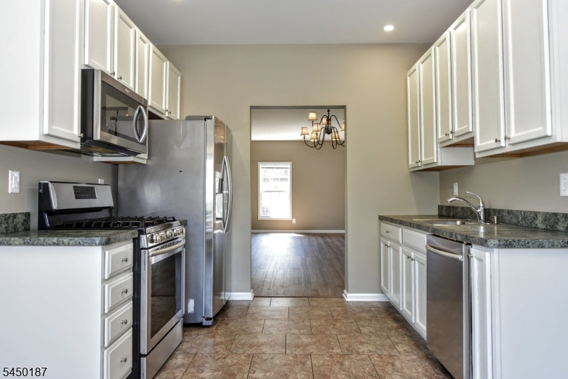 311 Cambridge Dr Property Photo 5