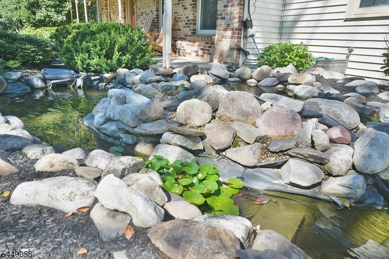 1 Chrystal Dr Property Photo 4