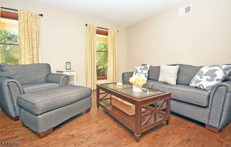 1 Chrystal Dr Property Photo 6