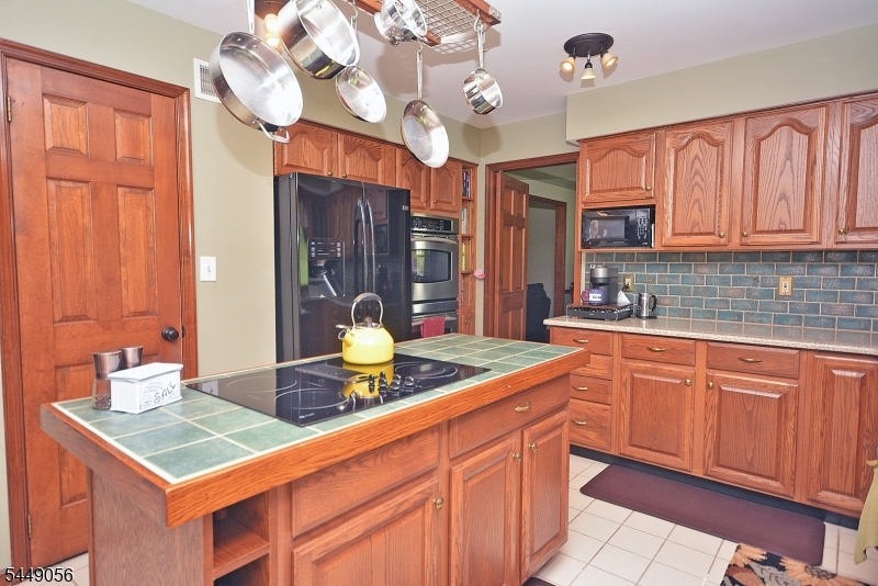 1 Chrystal Dr Property Photo 13