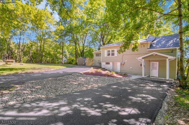 9 Diller Ave 2 Property Photo 4