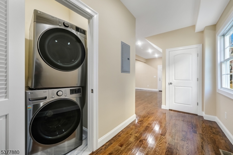 47 Greenwood Ave 1 Property Photo 10