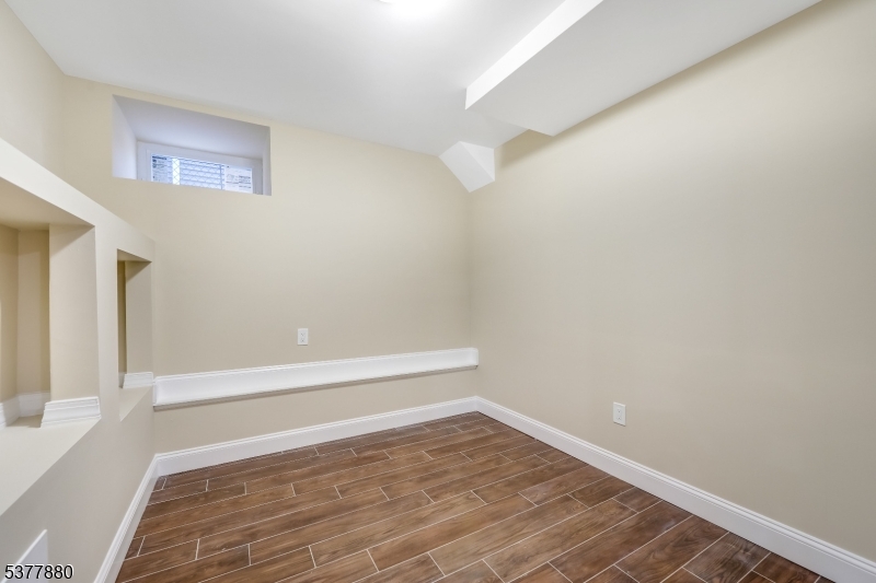 47 Greenwood Ave 1 Property Photo 23