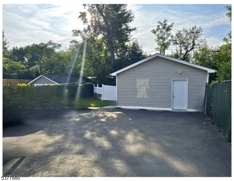 47 Greenwood Ave 1 Property Photo 27