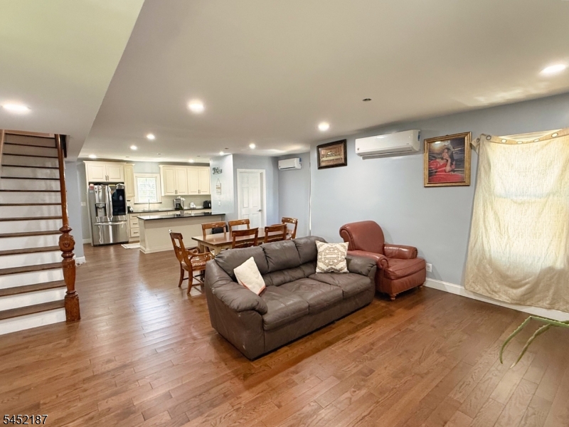156 E 8th Ave Property Photo 3