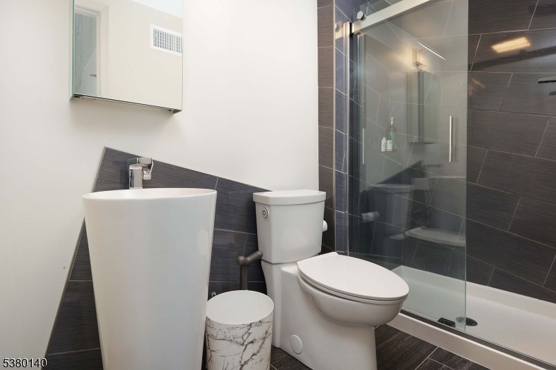90 Farnham Sq 290 Property Photo 21