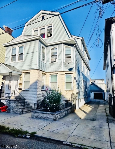 13 Windsor St Property Photo 2