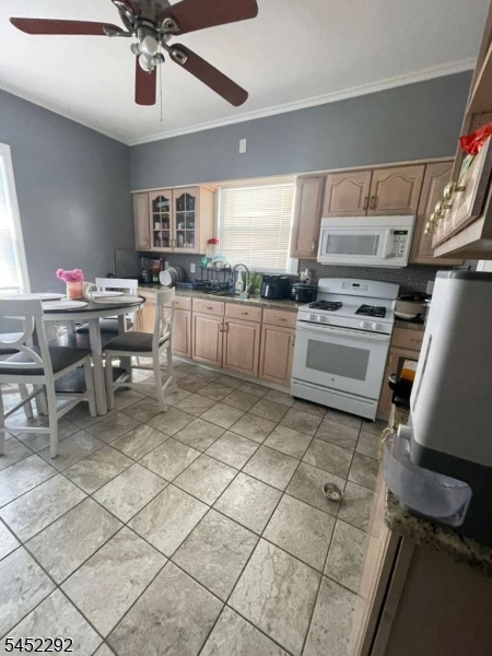 13 Windsor St Property Photo 5