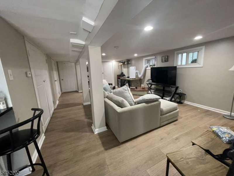 13 Windsor St Property Photo 12
