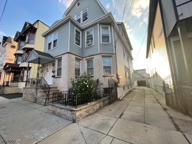 13 Windsor St Property Photo 13