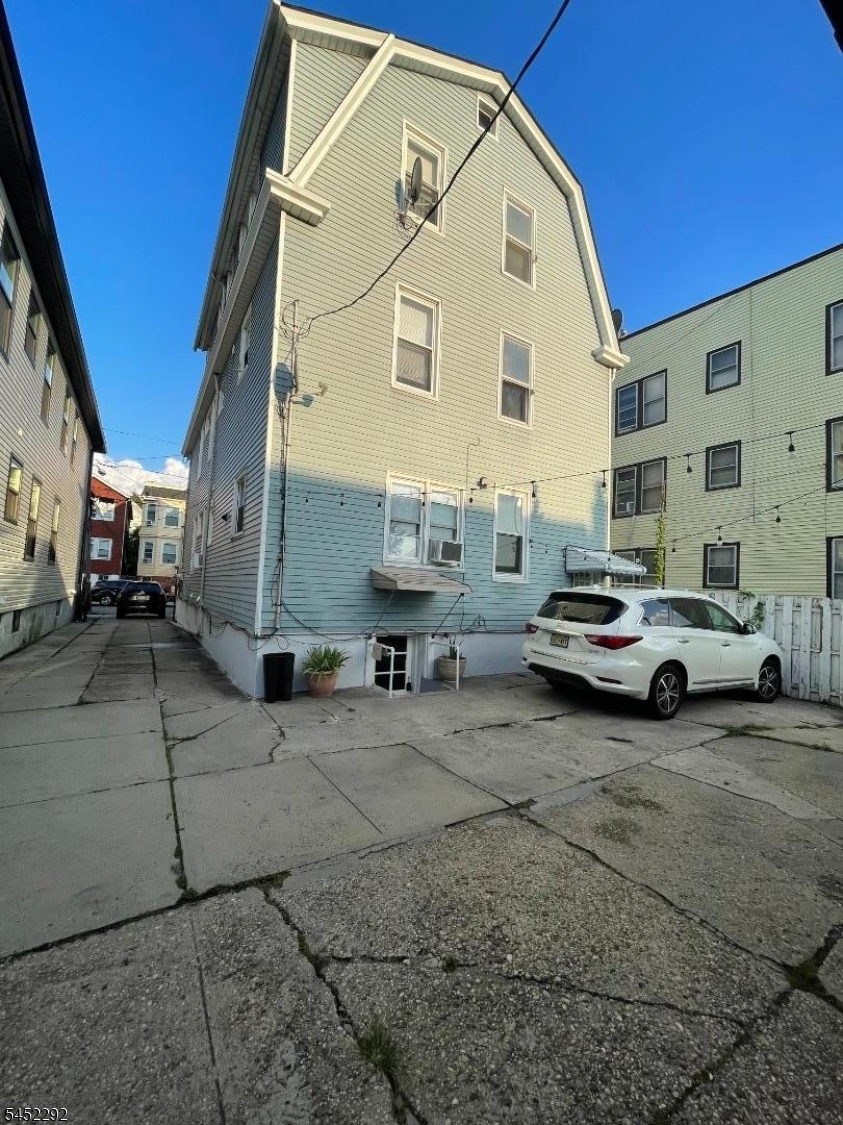 13 Windsor St Property Photo 14