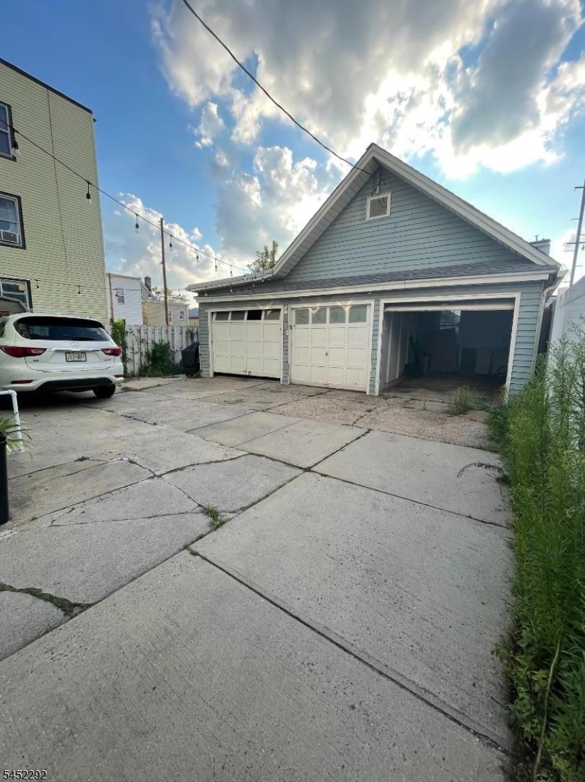 13 Windsor St Property Photo 15