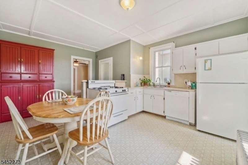 55 Park Ave Property Photo 6