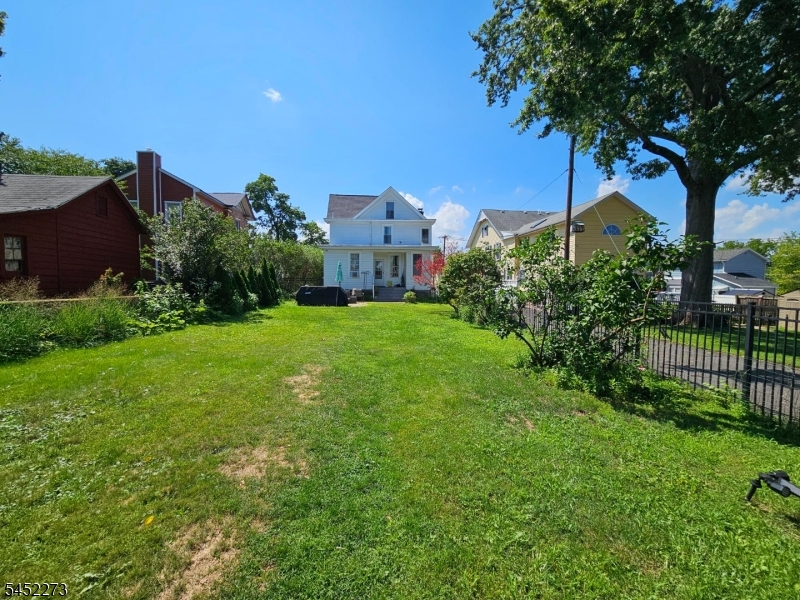 55 Park Ave Property Photo 16
