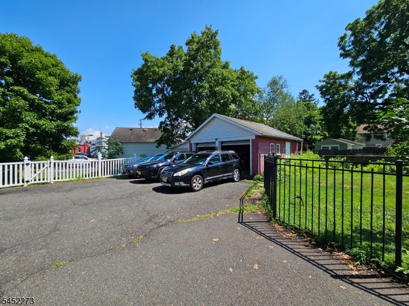 55 Park Ave Property Photo 17