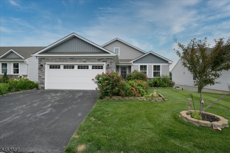 31 Lam Dr Property Photo 1