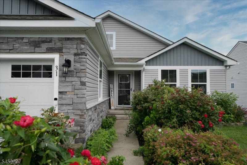 31 Lam Dr Property Photo 5