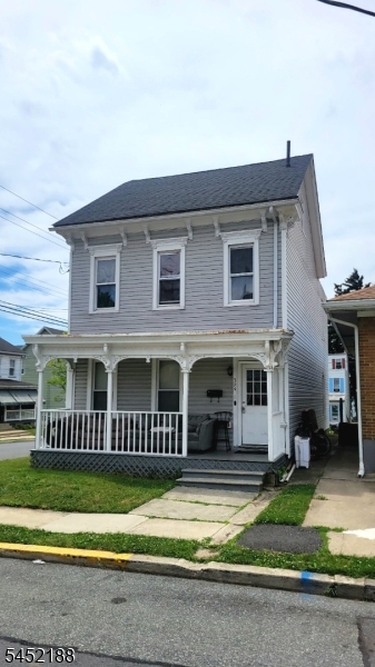 394 Lincoln St Property Photo 1