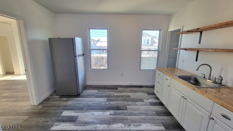 394 Lincoln St Property Photo 2
