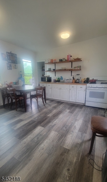 394 Lincoln St Property Photo 5