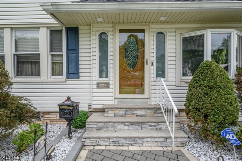 147 Claremont Ave Property Photo 2