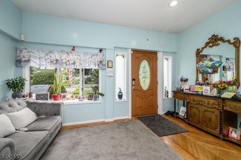 147 Claremont Ave Property Photo 4