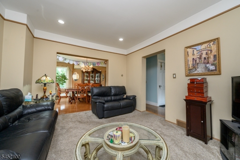 147 Claremont Ave Property Photo 6