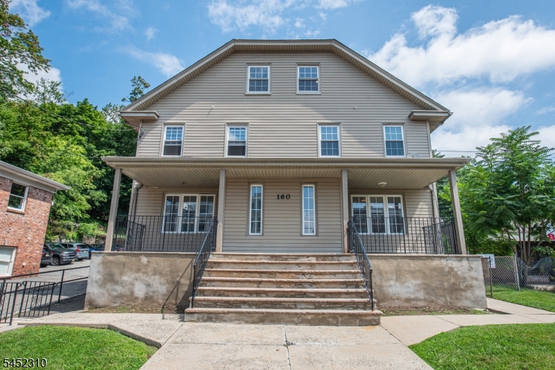 160 Bloomfield Ave B Property Photo 1