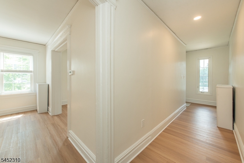 160 Bloomfield Ave B Property Photo 3