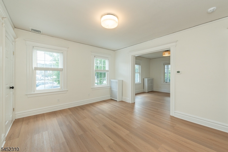 160 Bloomfield Ave B Property Photo 5