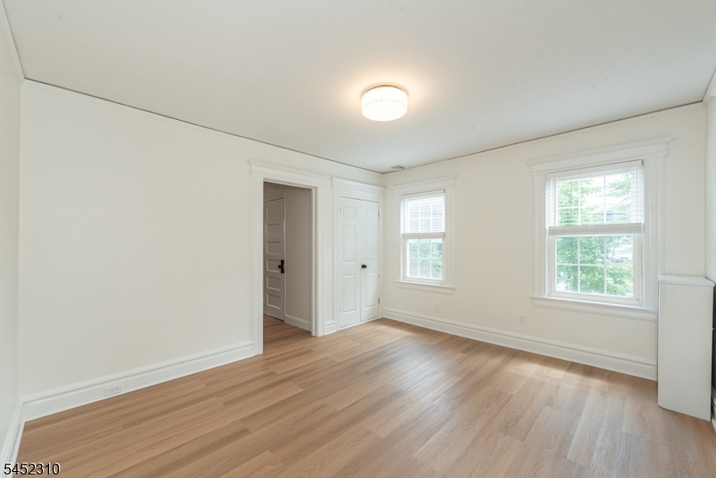 160 Bloomfield Ave B Property Photo 6
